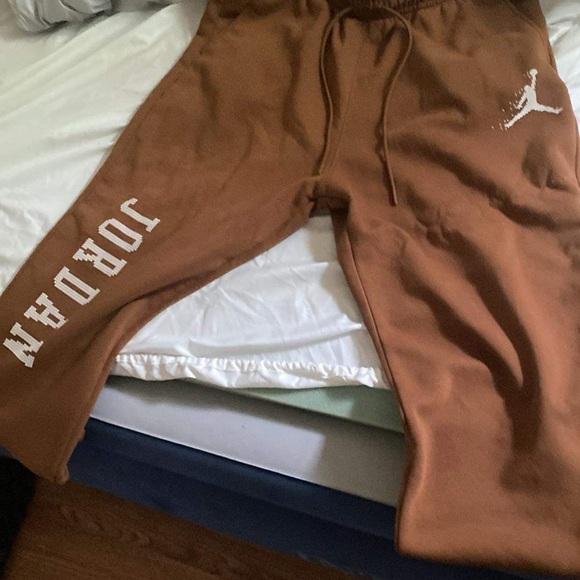 Jordan outfit men’s Xl brown an white